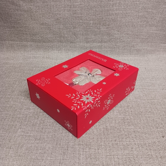 Waterford 2017 Shamrock Silver Ornament - Picture 8 of 12